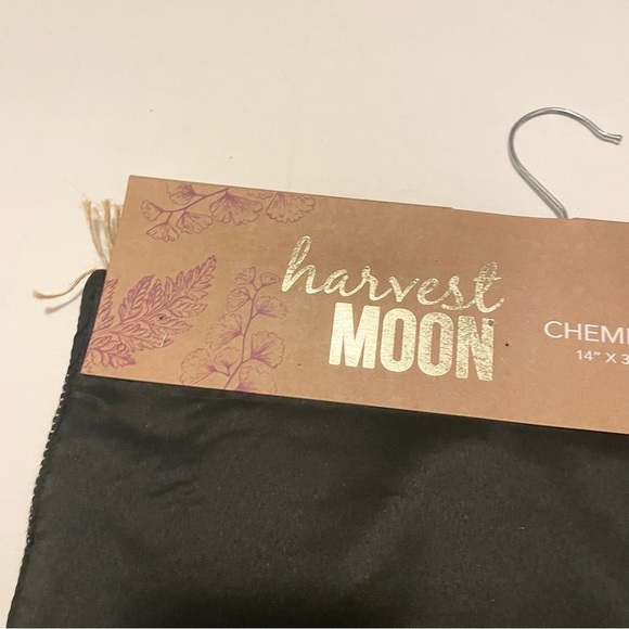 Harvest Moon Table Runner Decor with Sunflower and Pumpkin Design - Picture 15 of 16